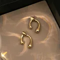 Boucles d'oreilles créoles irrégulières dorées avec une finition métallique chic - Irrégulier Or (E5659-1)