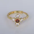 Anillo ajustable bañado en oro estilo francés vintage con piedras rojas y blancas - Abierto Ajustable / Estilo de Gema Redonda Roja (YXY-FJTR(1))