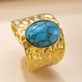 Elegante anillo ajustable de acero dorado martillado con una gran piedra turquesa ovalada. - Talla única / YYJZ-593 Azul Oscuro