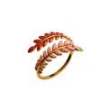 Vista dettagliata di anello regolabile in acciaio con design foglia smalto rosa. - Stile Foglia Rosa Oro (R2595-26)