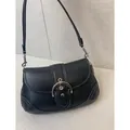 Bolso de hombro Soho de cuero negro vintage con cierre de solapa y hebilla plateada - Cuero Negro / 26.5*16*7.5