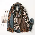 Weicher Schal mit Leopardenmuster für Damen, brauner seidiger leichter langer Schal - Über 175cm / Blau