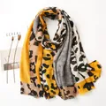 Eleganter weicher Schal mit Leopardenmuster in Braun und Gelb für Frühling und Sommer - Über 175cm / Gelb