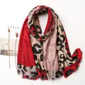Modischer weicher langer Schal mit Leopardenmuster in Rot und Braun mit Fransenrand - Über 175cm / Rot