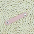 Élégant organisateur de câbles en cuir rose avec une fermeture à bouton-pression argenté - Rose