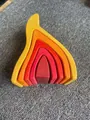 Set di blocchi impilabili in legno a forma di fiamma con colori sfumati dell'arcobaleno - Fuoco (Tiglio Opaco)