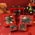 Festliche rote Weihnachts-Geschenkboxen mit Fenster und grüner Merry Christmas Schleife - Weihnachtlich Gestaltete Dunkelgrüne Schleife – Geschenkbox 12 X 12 X 10 Cm