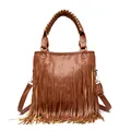 Borsa a mano alla moda in ecopelle marrone con frange, manico intrecciato e grande capacità - Marrone