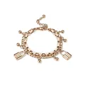 Vue détaillée d'un bracelet double couche or rose avec des charms cadenas élégants. - Style Serrure Or Rose (B1425-RG)