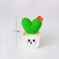 Schattig hartvormig hars cactusbeeldje in witte cartoonpot met bloem, 3,7 cm hoogte - Hartvormige Letter (opp-zak)