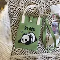 Borsa verde in maglia per cellulare con panda e manico bianco dal design moderno - Custodia Per Telefono In Silicone N. 1