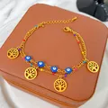 Dettaglio del bracciale doppio strato bohémien placcato oro 18K con malocchio e ciondoli albero - Stile Malocchio e Albero della Vita (X1652)