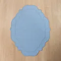 Elegante tovaglietta in cotone e lino blu smerlato con bordo ricamato dettagliato - 45x35CM / Celeste