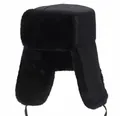 Vue détaillée d'un chapeau ushanka noir épais avec doublure en peluche et protège-oreilles - Taille unique / Noir