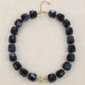 Collier style bohème avec perles en résine marbrée bleu marine et détails dorés - Type B-Bleu Profond