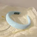 Serre-tête rembourré bleu clair avec texture gaufrée pour un style de tête haute - Bleu Ciel à Carreaux