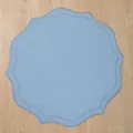 Set de table premium en lin bleu ciel avec bordure festonnée et broderie chic. - 39cm / Bleu ciel