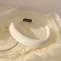 Serre-tête en éponge blanche épaisse avec texture en nid d'abeille pour un style haut - Blanc Lait à Carreaux