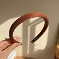 Serre-tête rembourré en éponge marron élégant avec texture en tissu côtelé doux - Style Mince Caramel