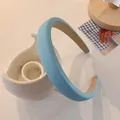 Serre-tête rembourré en éponge bleu ciel avec design haut pour femme - Bleu clair