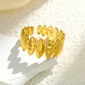 Eleganter vergoldeter Edelstahlring mit unregelmäßiger Wellenstruktur, verstellbar - Gj038 - Gold