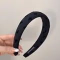 Serre-tête élégant en éponge noir rembourré avec un motif délicat de nœuds - Nœud Noir