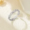 Eleganter offener Ring aus silbernem Edelstahl mit durchgehendem Unendlichkeits-Design. - Gj039 - Stahlfarbe