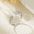 Verstellbarer Pfeil-Ring aus silbernem Edelstahl mit einer glänzend polierten Oberfläche. - Gj064 - Stahlfarbe