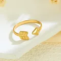 Eleganter goldener offener Ring aus Edelstahl mit einem einzigartigen Pfeildesign - Gj064 - Gold