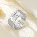 Einzigartiger, strukturierter Herz-Ring aus Edelstahl in Silber, offen und verstellbar - Gj067 - Stahlfarbe