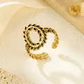 Eleganter vergoldeter Edelstahlring in Blattform mit schwarzen Emaille-Details, verstellbar - Gj088 - Gold
