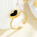 Verstellbarer Edelstahlring mit schwarzem Herz-Inlay und goldenem gedrehtem Band - Gj091 - Gold Und Schwarz