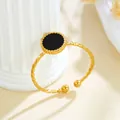 Eleganter offener Ring aus goldenem Edelstahl mit schwarzer kreisförmiger Einlage - Gj093 - Gold Und Schwarz