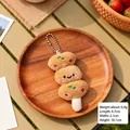 Porte-clés dango en peluche avec visages souriants sur plateau en bois - Brochette de Pomme de Terre