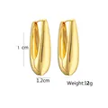 Elegante goldene glatte Tropfen-Creolen mit 1 cm Höhe und einem polierten Finish - Gold / Klein