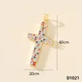Elegante ciondolo a croce in zirconi colorati micro-pavé con finitura dorata - Croce (D1021)