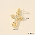 Elegante ciondolo a croce placcato oro con zirconi micro-intarsiati, 3,1 x 1,8 cm - Croce (D1035)