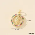 Elegante ciondolo Madonna dorato da 2,1 cm con zirconi cubici multicolori micro-pave - Vergine Maria (D1048)