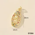 Squisito ciondolo ovale in zircone dorato con pietre multicolore, misura 3x1,5 cm - Vergine Maria (D1066)