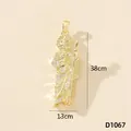 Ciondolo religioso dettagliato in oro con zirconi micro-pave e dimensioni incluse - Figura Religiosa (D1067)