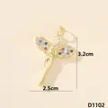 Elegante ciondolo a forma di fata in oro con zirconi colorati, altezza 3,2 cm, gioiello - Libellula (D1102)