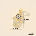 Ciondolo mano di Fatima dorato con zirconi e dettaglio occhio, 2,2 x 1,6 cm - Mano di Fatima (D1121)