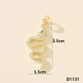 Elegante ciondolo a serpente dorato micro-pavé con zirconi bianchi e occhio verde - Serpente (D1131)