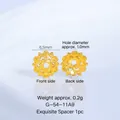 Gros plan d'une perle d'espacement fleur creuse plaquée or, diamètre 6,5 mm, trou 1,0 mm. - Calotte de Perle 6.7mm (G-54-11) / 1 Pièce / Or