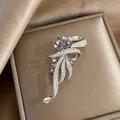 Spilla di lusso in argento con cristalli viola e pietre pavé - Stile Fiore Aerodinamico Viola / Violetto