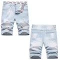 Pantaloncini in denim azzurro da uomo slim fit con macchie di vernice e strappi - EU 38 / Azzurro