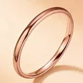 Anillo elegante de acero inoxidable en oro rosa para mujer, estilo minimalista - US 13 / Ancho De 2mm / Rosa oro