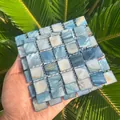 Quadratischer Untersetzer aus natürlichem Muschel-Mosaik in Blau und Weiß mit Perlmutt - Klein (8.5*8.5cm) / Blaugrau