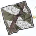 Sciarpa quadrata in raso con stampa leopardata e righe verde oliva, chic 70cm. - 70x70cm / Patchwork Leopardo Verde e Righe