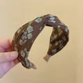 Serre-tête à nœud floral marron rétro pour femme avec motif de fleurs bleu clair - Style Floral Vintage Marron Foncé (FK-B940)